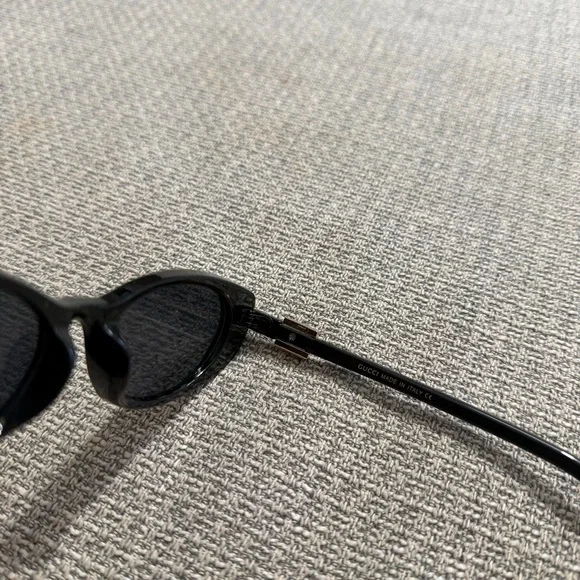 Black Fashion Sunglasses - Picture 6 of 8